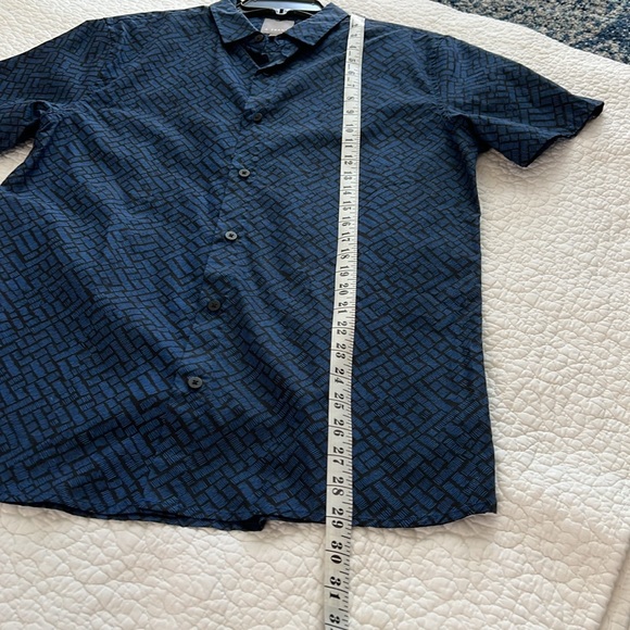 A Frame Men’s Short Sleeve Button Up Blue/Black Geo Print Shirt Medium - Picture 5 of 8
